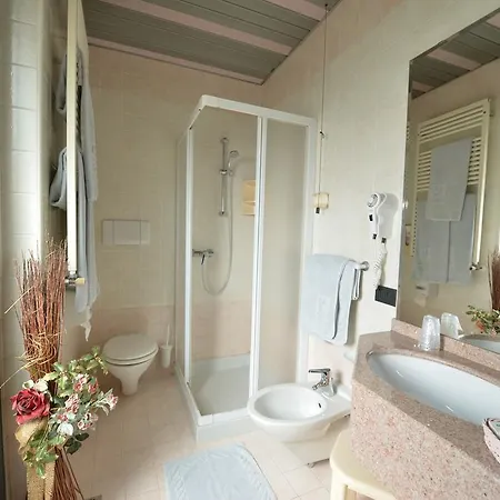 فندق Eden 3*